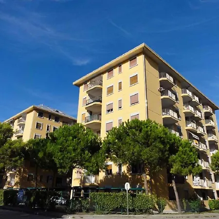 In 36877 * Bibione